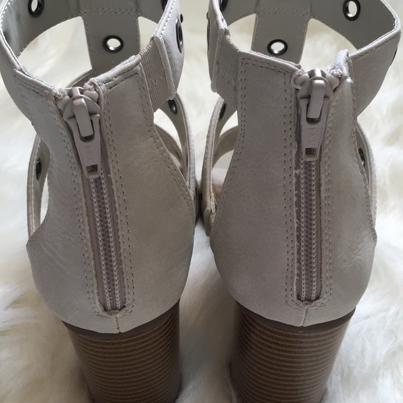 Simply Vera Vera Wang Gladiator Style Heel - Picture 6 of 13